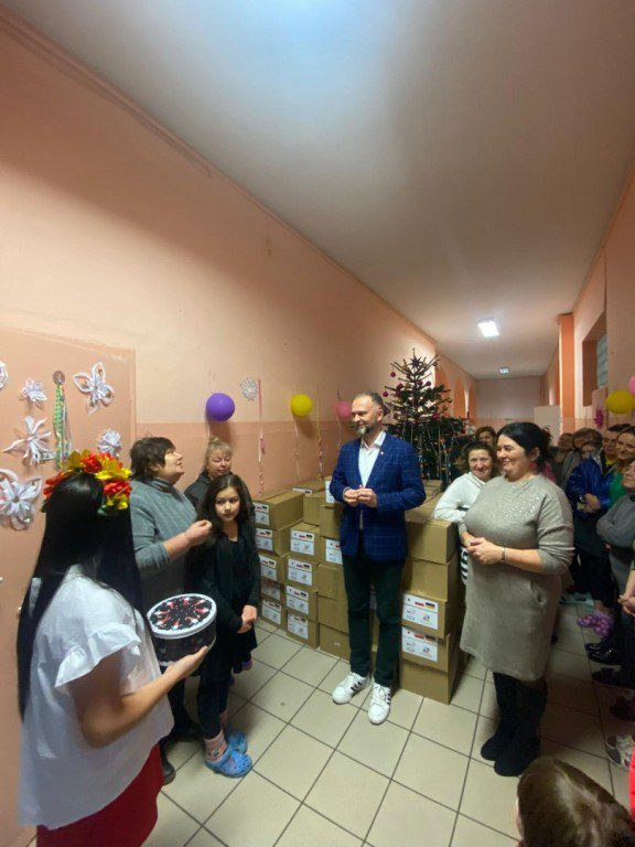 Uchodźcy z Ukrainy mieszkający w Legnicy otrzymali przed świętami 2,5 tony żywności